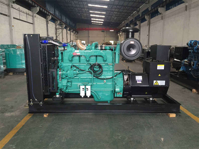 山阴如何判断一个电压表是否具有自动量程切换功能？