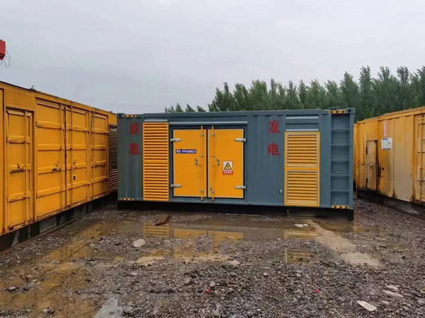 山阴柴油发电机如何判断干式空气滤清器是否需要更换？