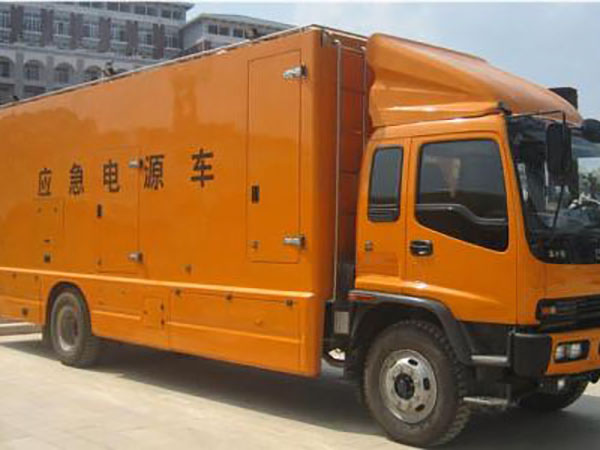 山阴冬季柴油发电机启动前，如何检查燃油系统中的积水？